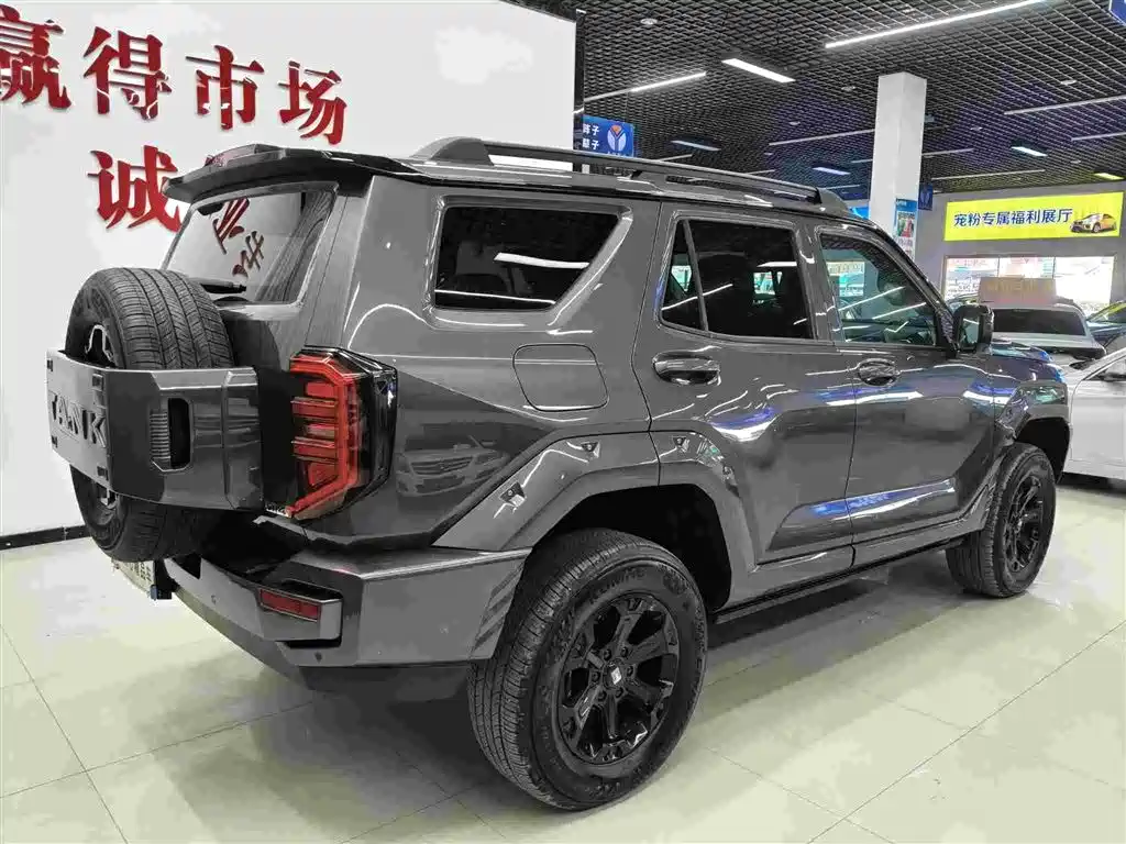 Tank 400 NEV Hi4-T Offroad