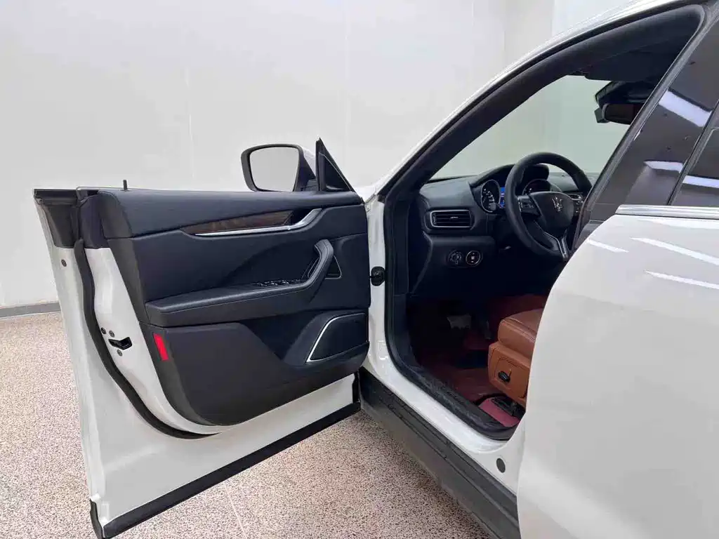 Levante 3.0 T Classic