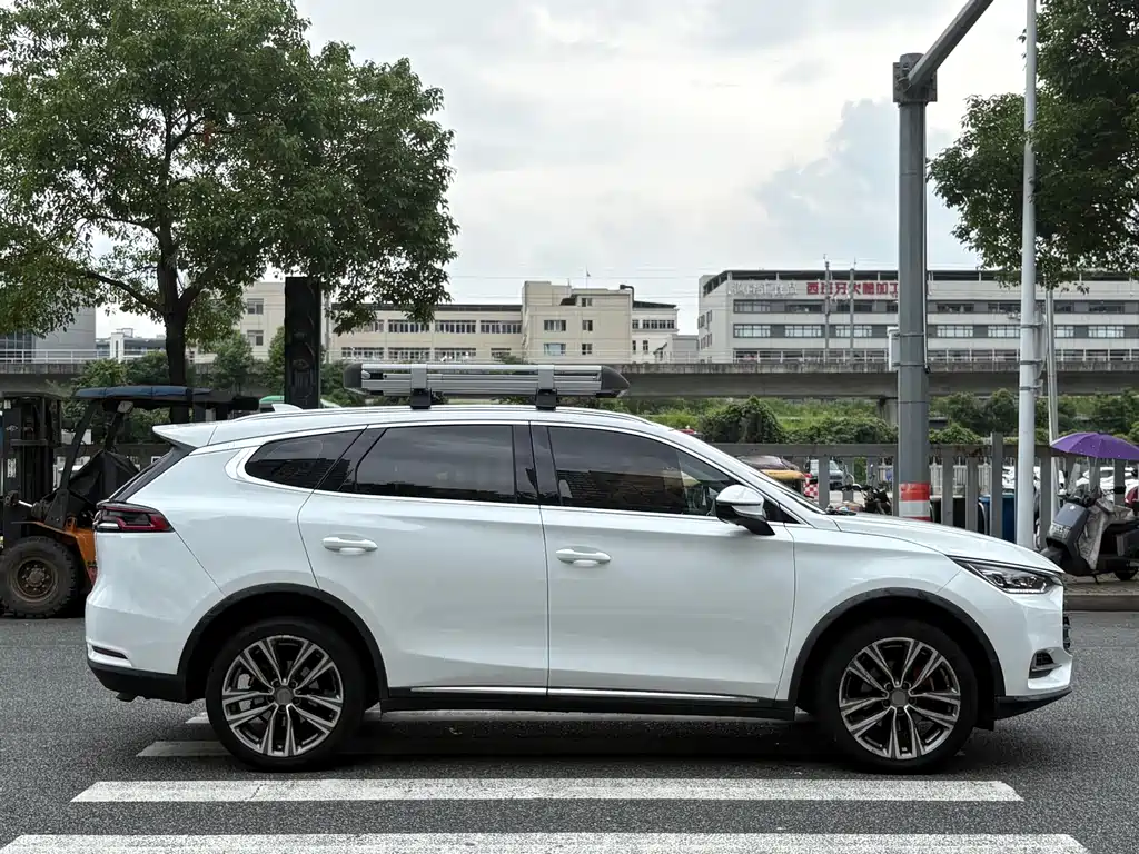 Tang 2.0 T Auto Connected Distinguished 7-seat CN-V