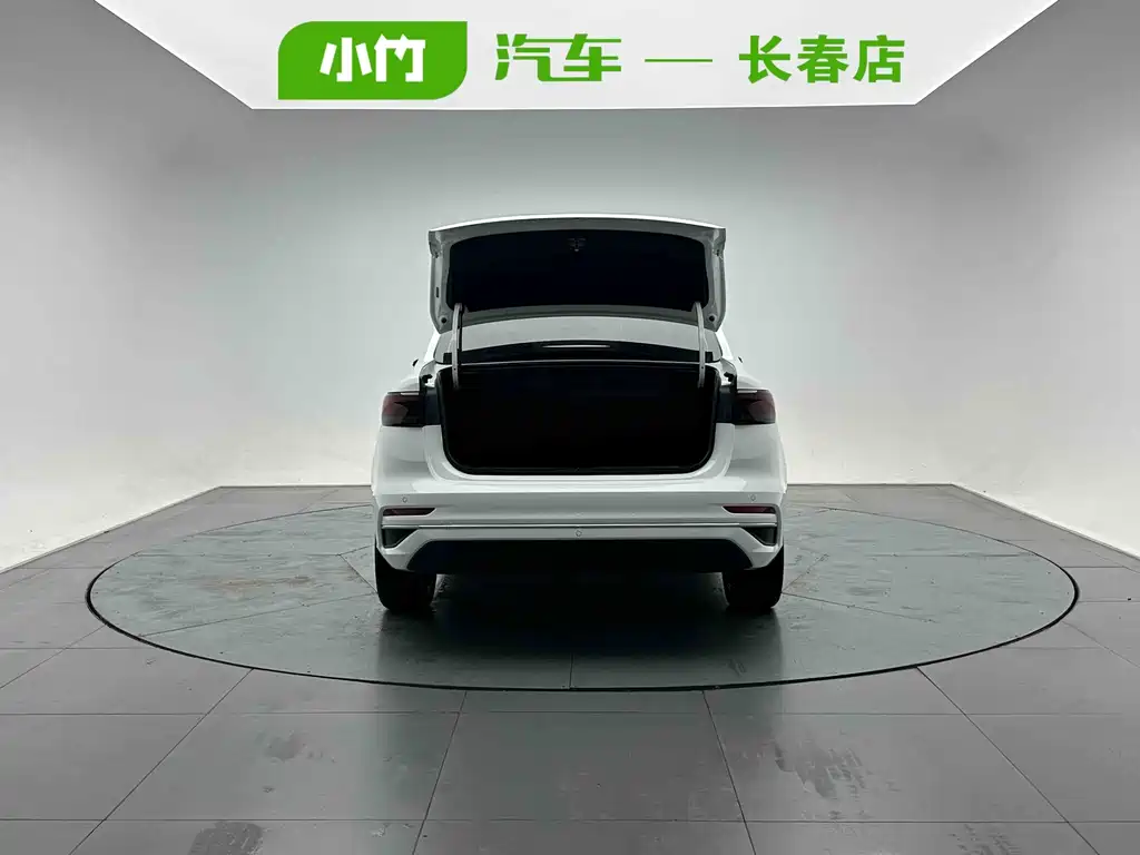Emgrand 4 th Gen 1.5 L CVT Flagship
