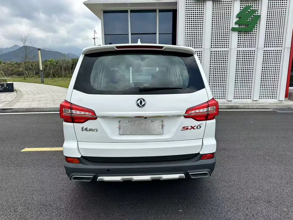 Fengxing SX6 1.6 L Manual Luxury CN-VI