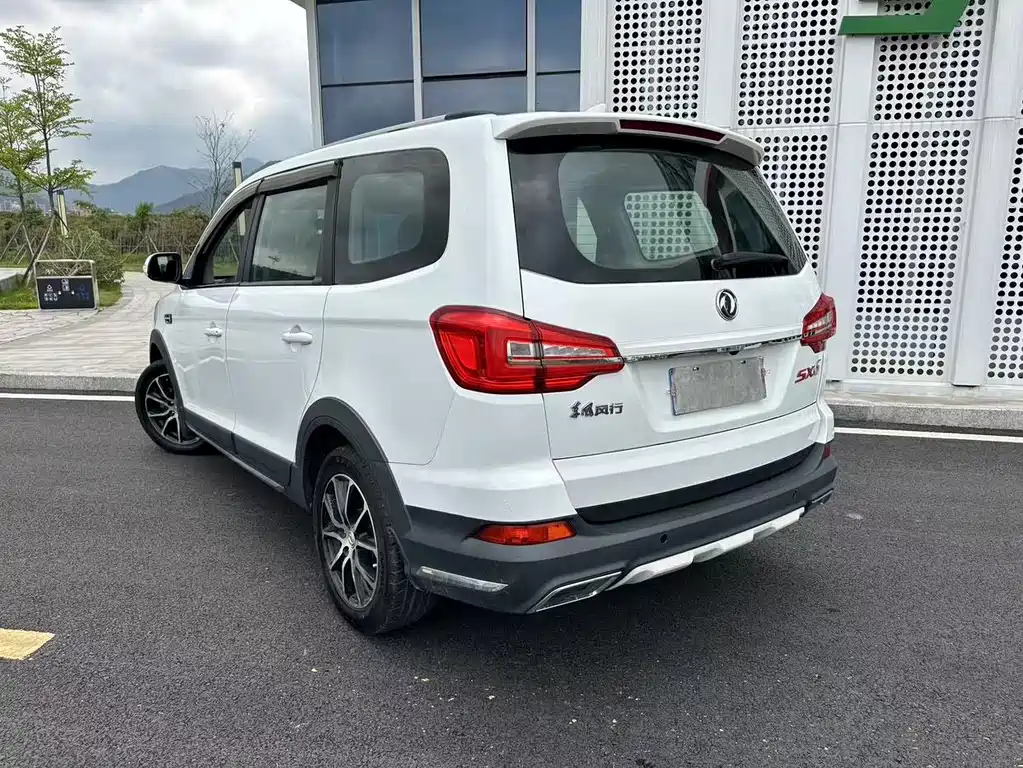 Fengxing SX6 1.6 L Manual Luxury CN-VI