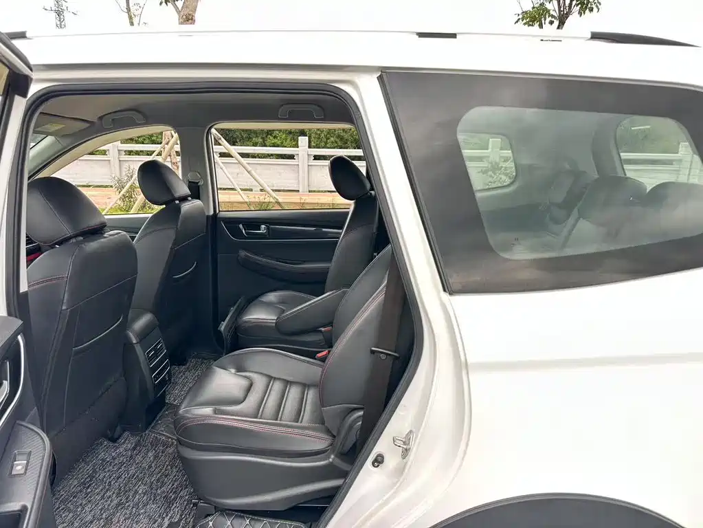 Fengxing SX6 1.6 L Manual Luxury CN-VI