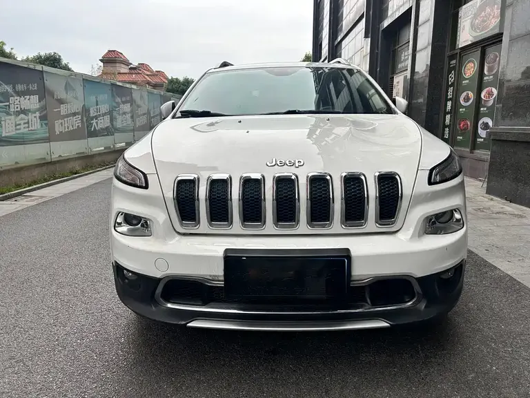 Jeep Cherokee 2.4 L Leading Intelligent