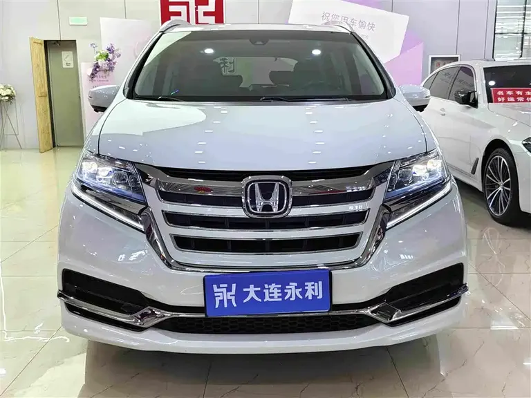 Honda Elysion 2.0 L Hybrid Luxury