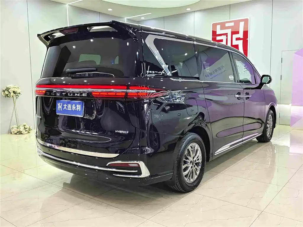 Besturn M9 2.0 T Premium