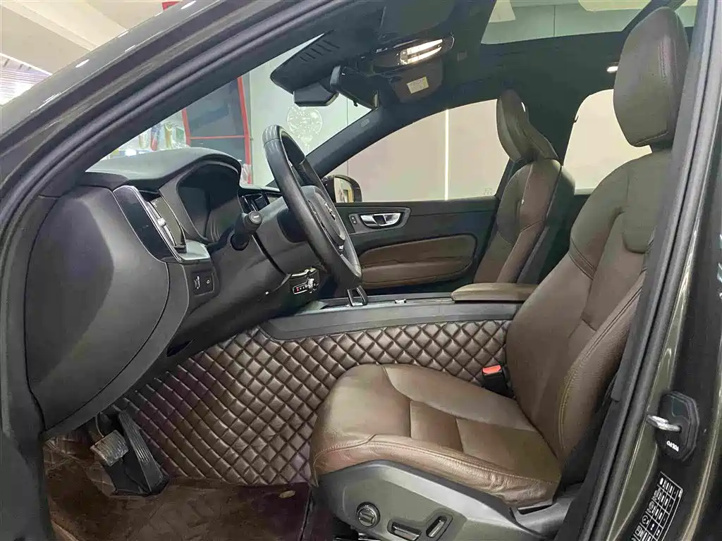 Volvo XC60 B5 4 WD Smart Ease Luxury
