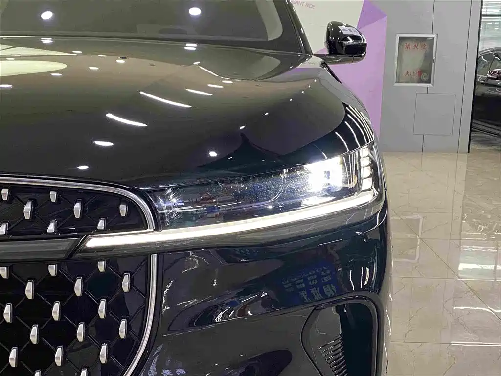 Nautilus 2.0 T 4 WD Premium
