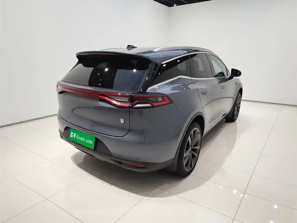 Tang NEV DM 2.0 T Full-time 4 WD Connected Genesis 7-seat CN-V