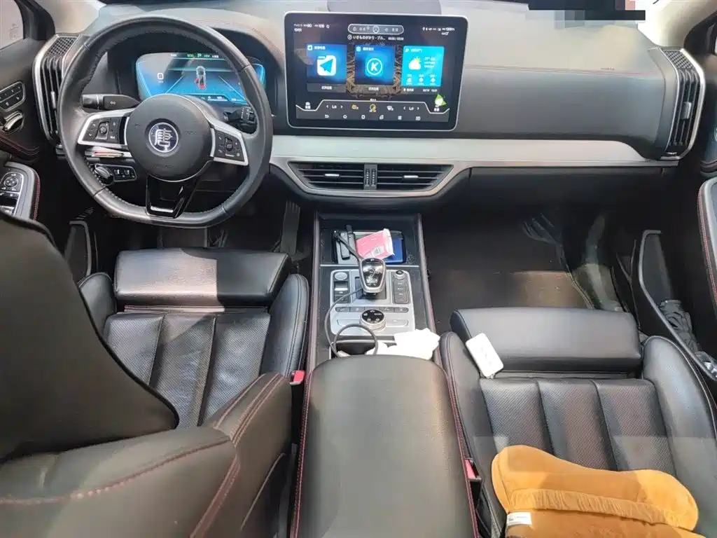 Tang NEV DM 2.0 T Full-time 4 WD Connected Genesis 7-seat CN-V