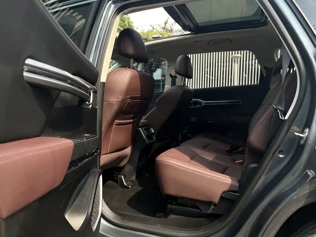 Haoyue 1.8 TD DCT Luxury 7-seat