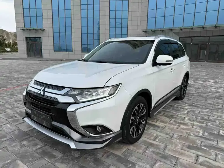 Mitsubishi Outlander 2.0 L 2 WD Smooth Enjoyment 5-seat