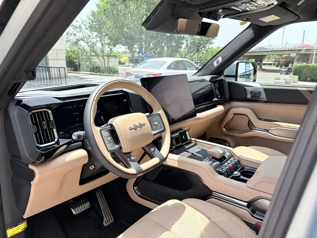 Leopard 8 Brave Luxury 7-seat