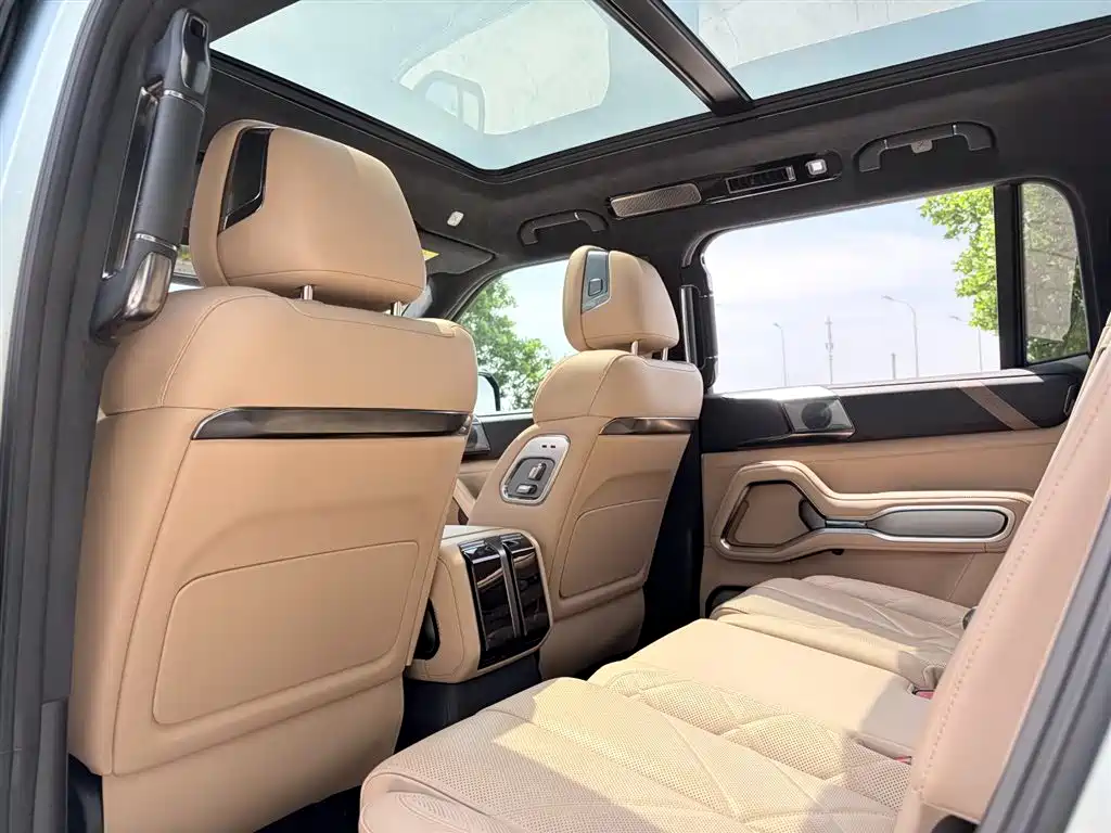Leopard 8 Brave Luxury 7-seat