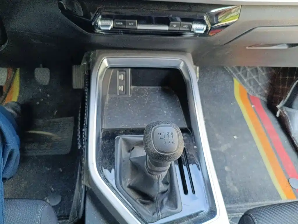 Wuling Jiachen 1.5 L Manual Joy Enjoyment Elite