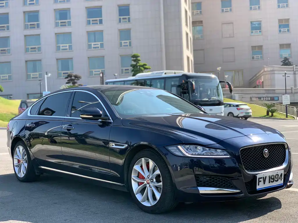 Jaguar XFL XFL 2.0 T 250 PS 2 WD Luxury