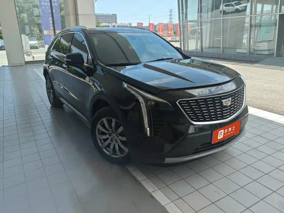 Cadillac XT4 Facelift 28 T 2 WD Leading