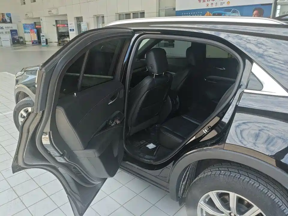 Cadillac XT4 Facelift 28 T 2 WD Leading