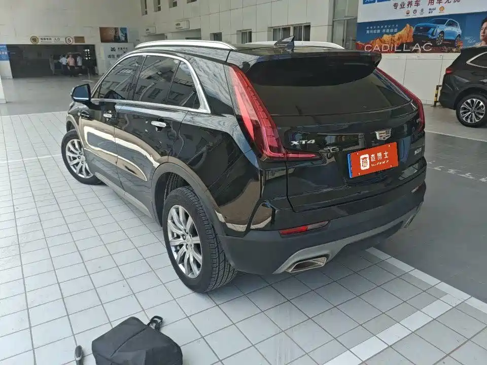 Cadillac XT4 Facelift 28 T 2 WD Leading