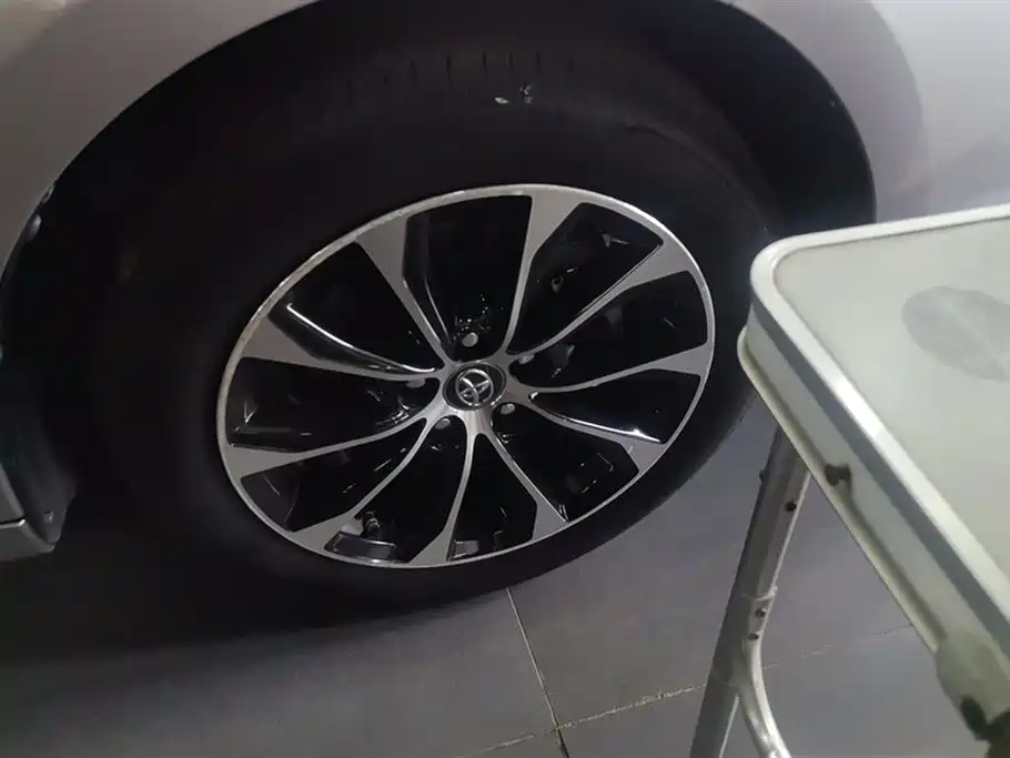 Avalon 2.5 L Luxury