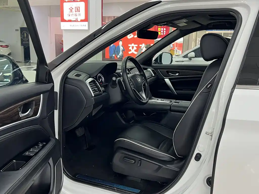 Honda UR-V 370 TURBO 4 WD Premium CN-V