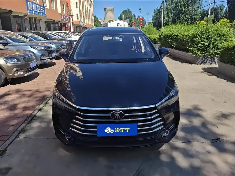 BYD Song MAX 1.5 T Auto Connected Luxury 6-seat