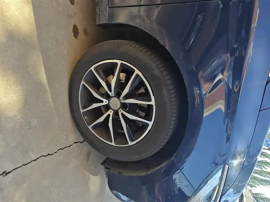 Song MAX 1.5 T Auto Connected Luxury 6-seat