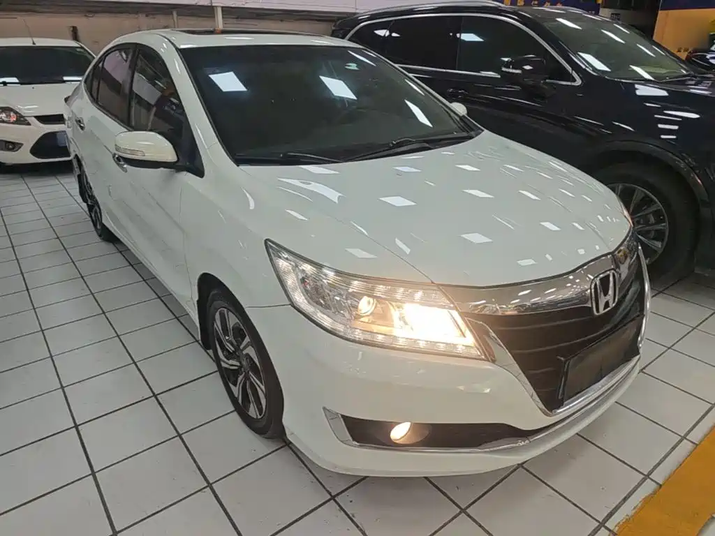 Crider 1.8 L CVT Luxury