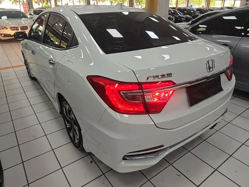Crider 1.8 L CVT Luxury
