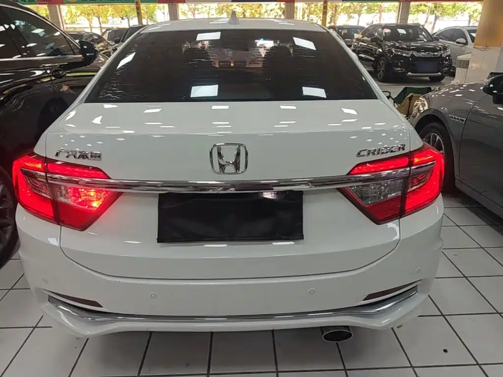 Crider 1.8 L CVT Luxury