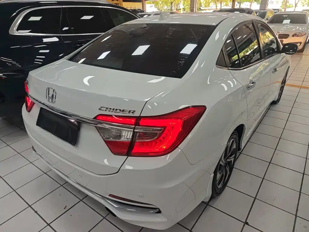 Crider 1.8 L CVT Luxury