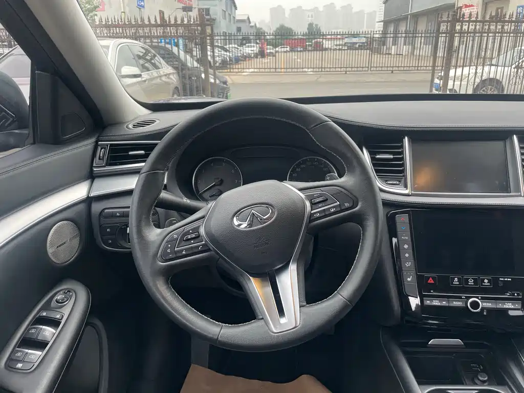 Infiniti QX50 2.0 T 2 WD Fashion