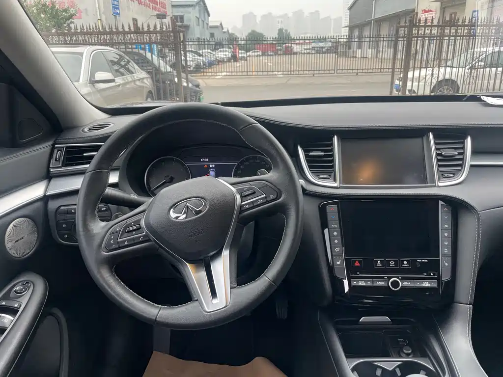 Infiniti QX50 2.0 T 2 WD Fashion
