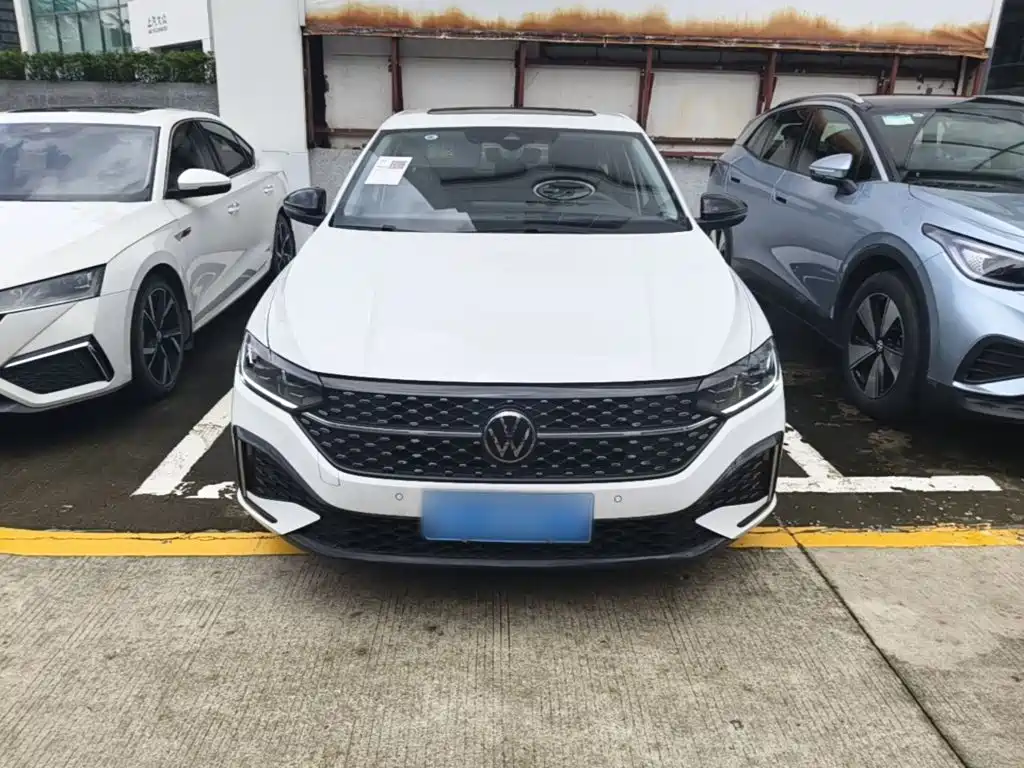 Lavida 300 TSI DSG Starry Sky Leading