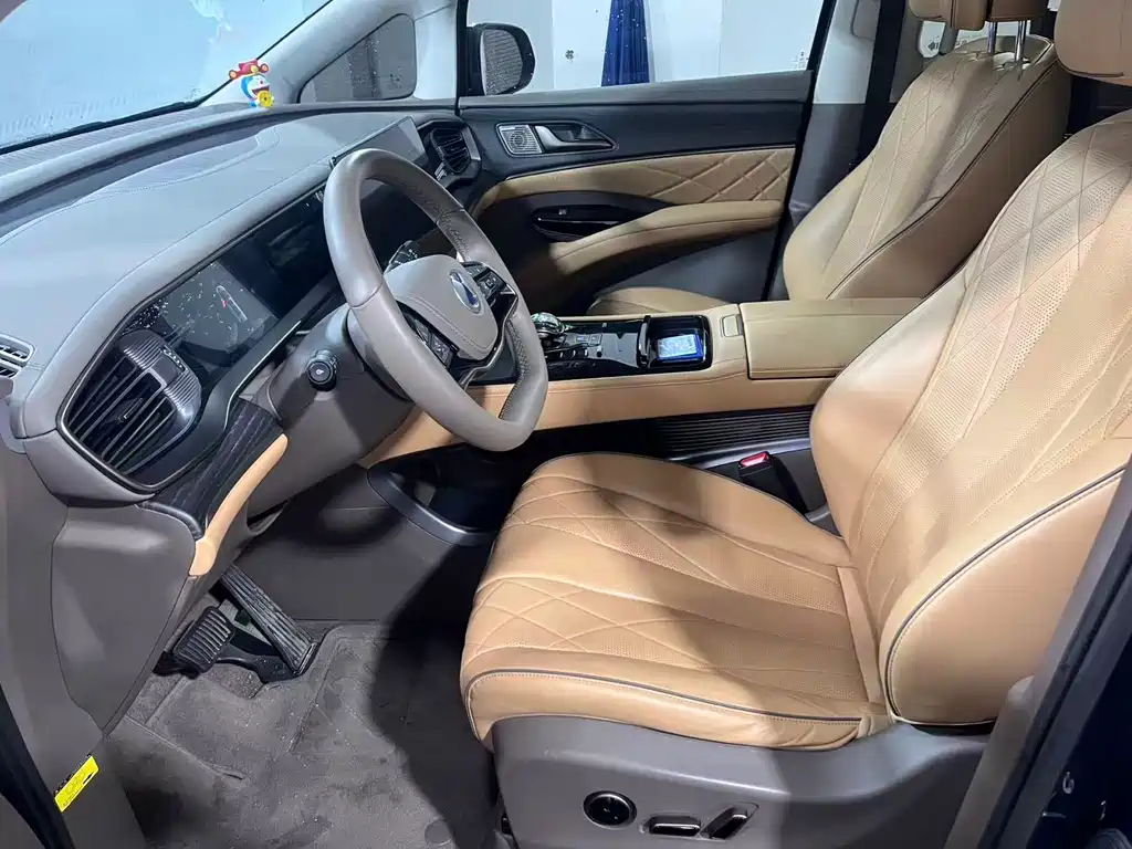 Denza D9 DM-i 970 4 WD Flagship