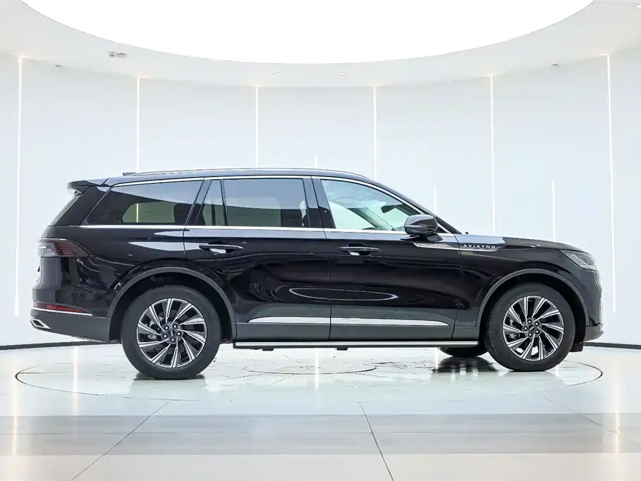 Aviator 3.0 T V6 4 WD Noble Elegant 6-seat