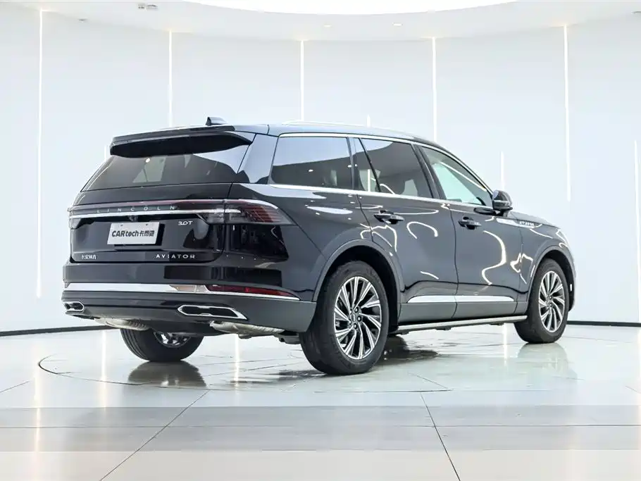 Aviator 3.0 T V6 4 WD Noble Elegant 6-seat