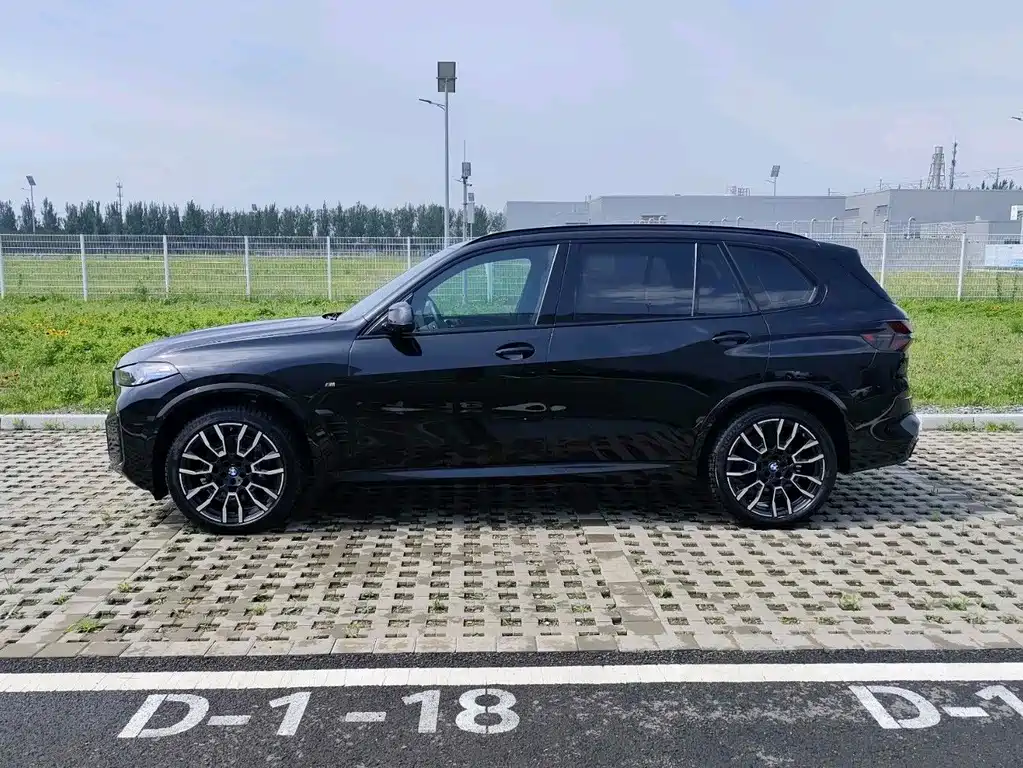 BMW X5 xDrive 40 Li Premium M Sport Night Package