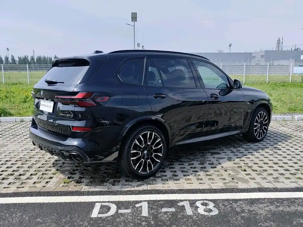 BMW X5 xDrive 40 Li Premium M Sport Night Package