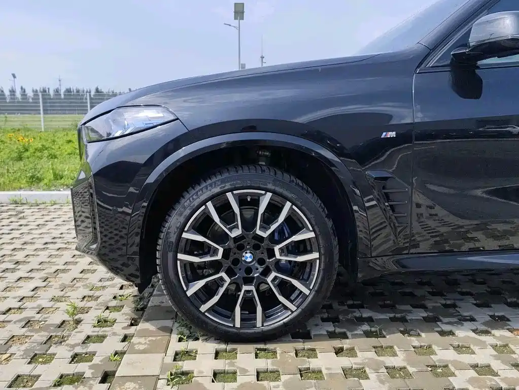 BMW X5 xDrive 40 Li Premium M Sport Night Package