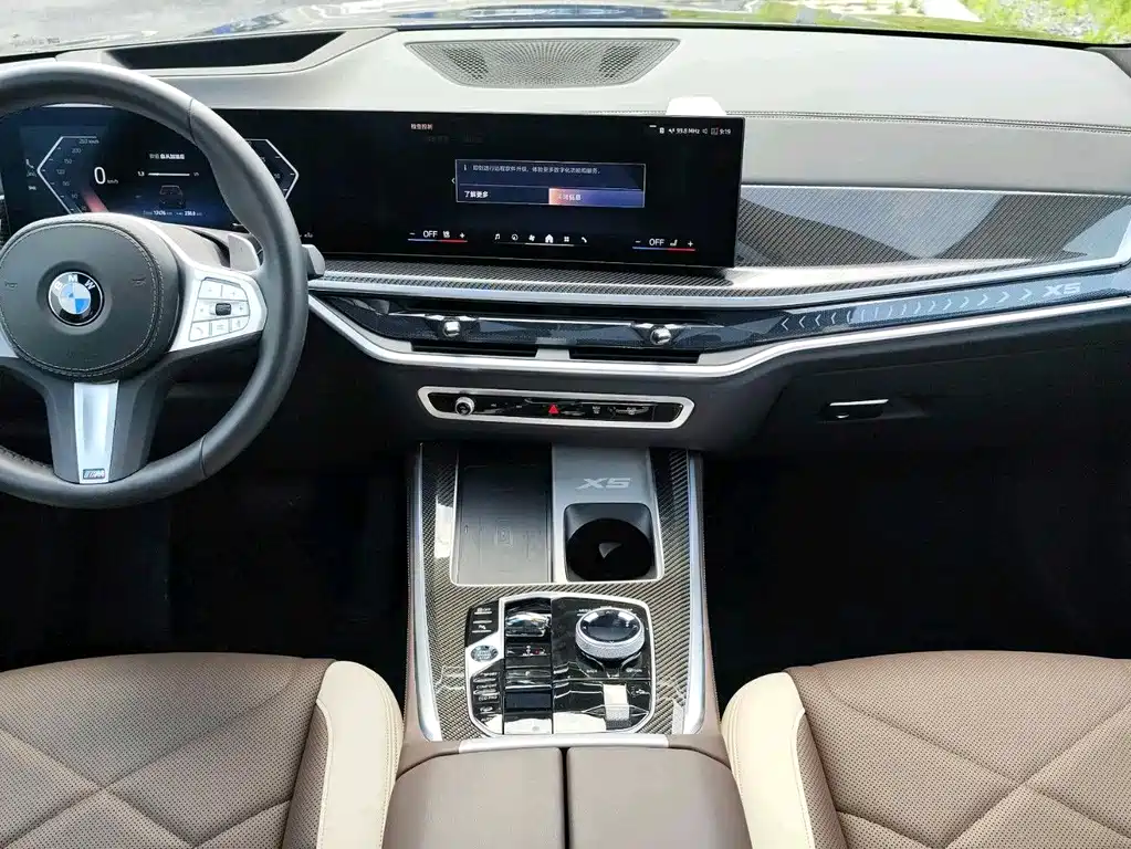 BMW X5 xDrive 40 Li Premium M Sport Night Package