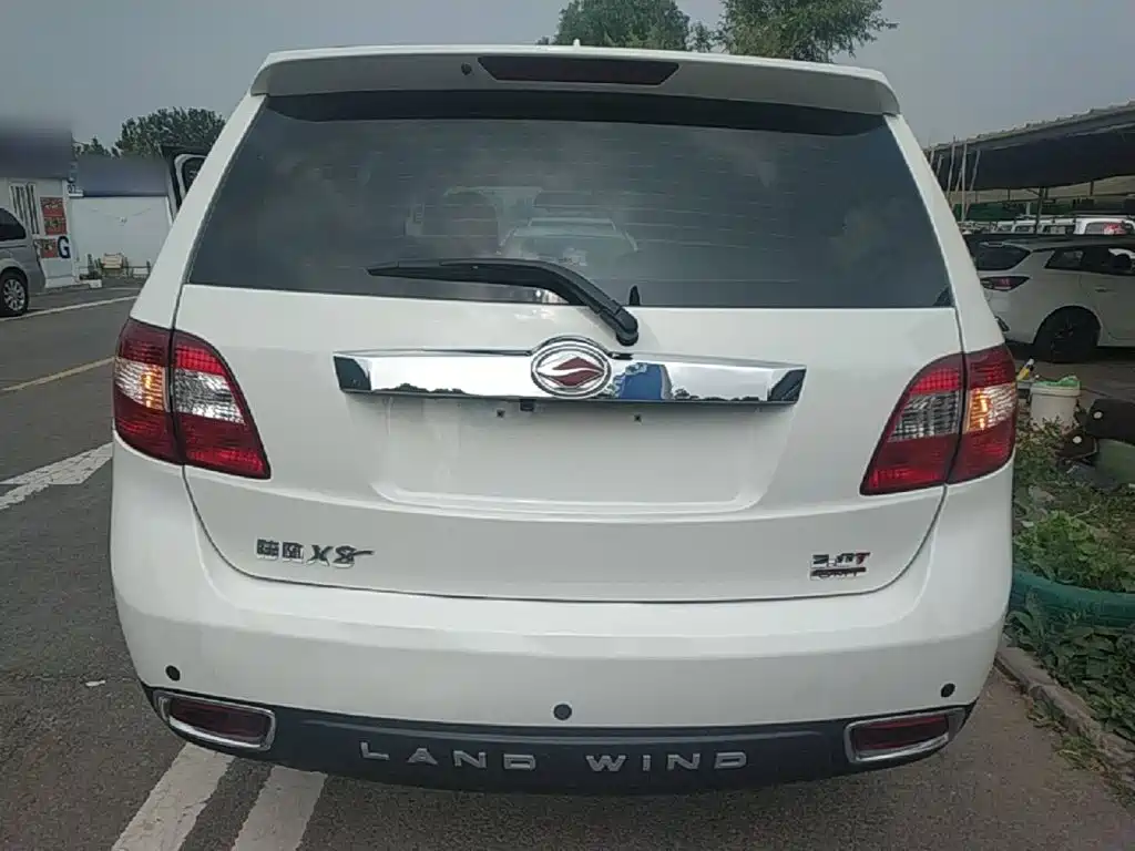Landwind X8 陆风X8 2015款 探索版 2.0 T 汽油4 X2豪华型