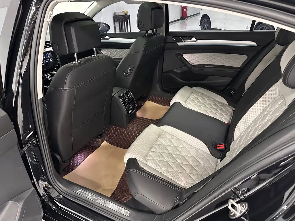 Magotan 200 10 K Commemorative 330 TSI DSG Luxury