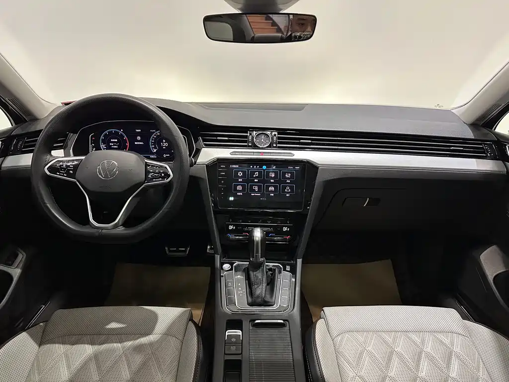 Magotan 200 10 K Commemorative 330 TSI DSG Luxury