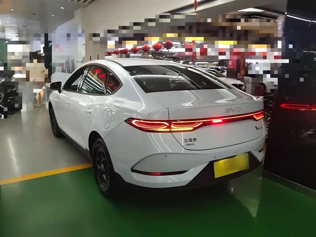 Qin PLUS DM-i Smart Drive 55 KM Leading