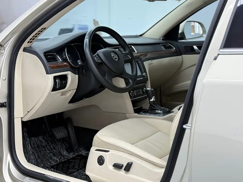 Superb 1.8 TSI Auto Elegant