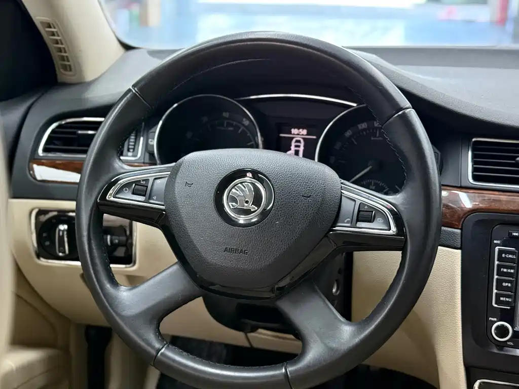 Superb 1.8 TSI Auto Elegant