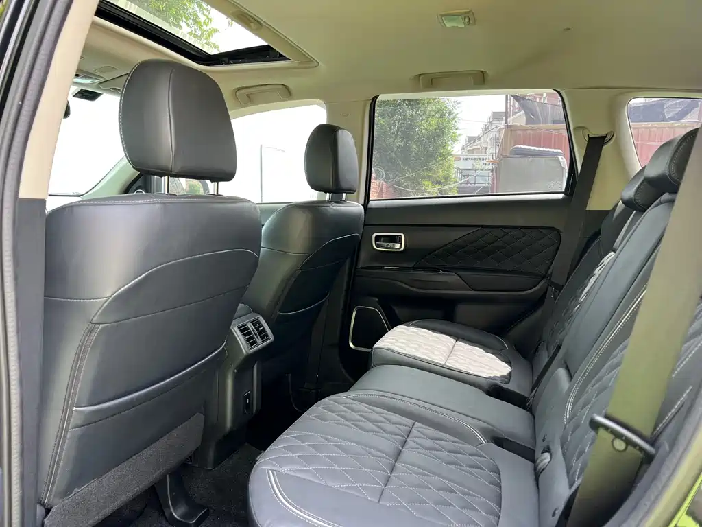 Outlander 2.0 L 2 WD Smooth Enjoyment 5-seat