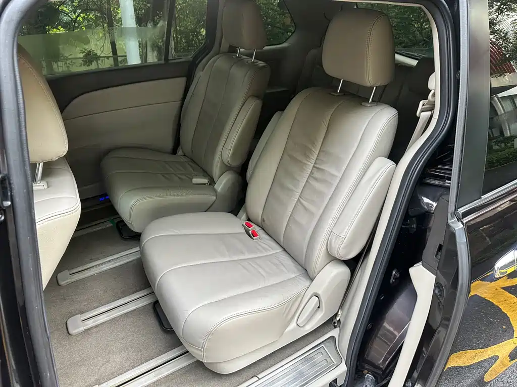 Mazda 8 2.3 L Supreme