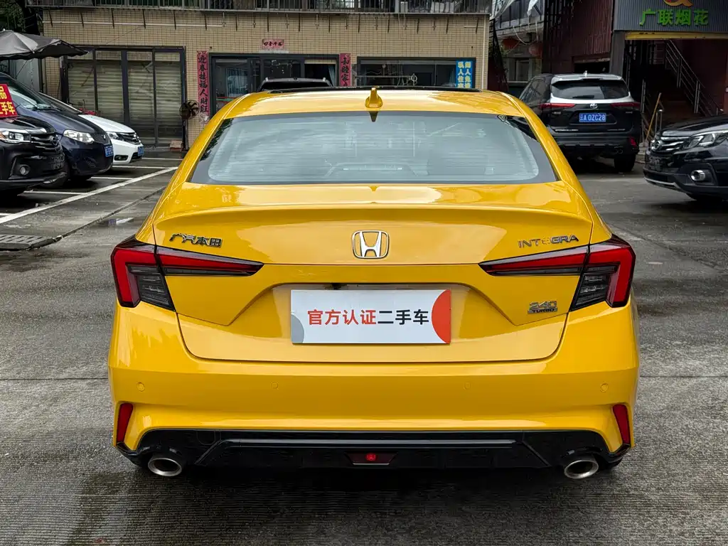 Integra 240 TURBO CVT Premium